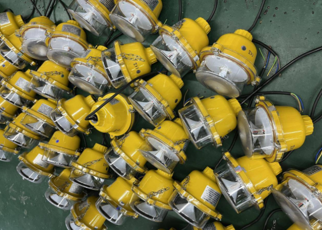 民航拥有使用许可证的航空障碍灯